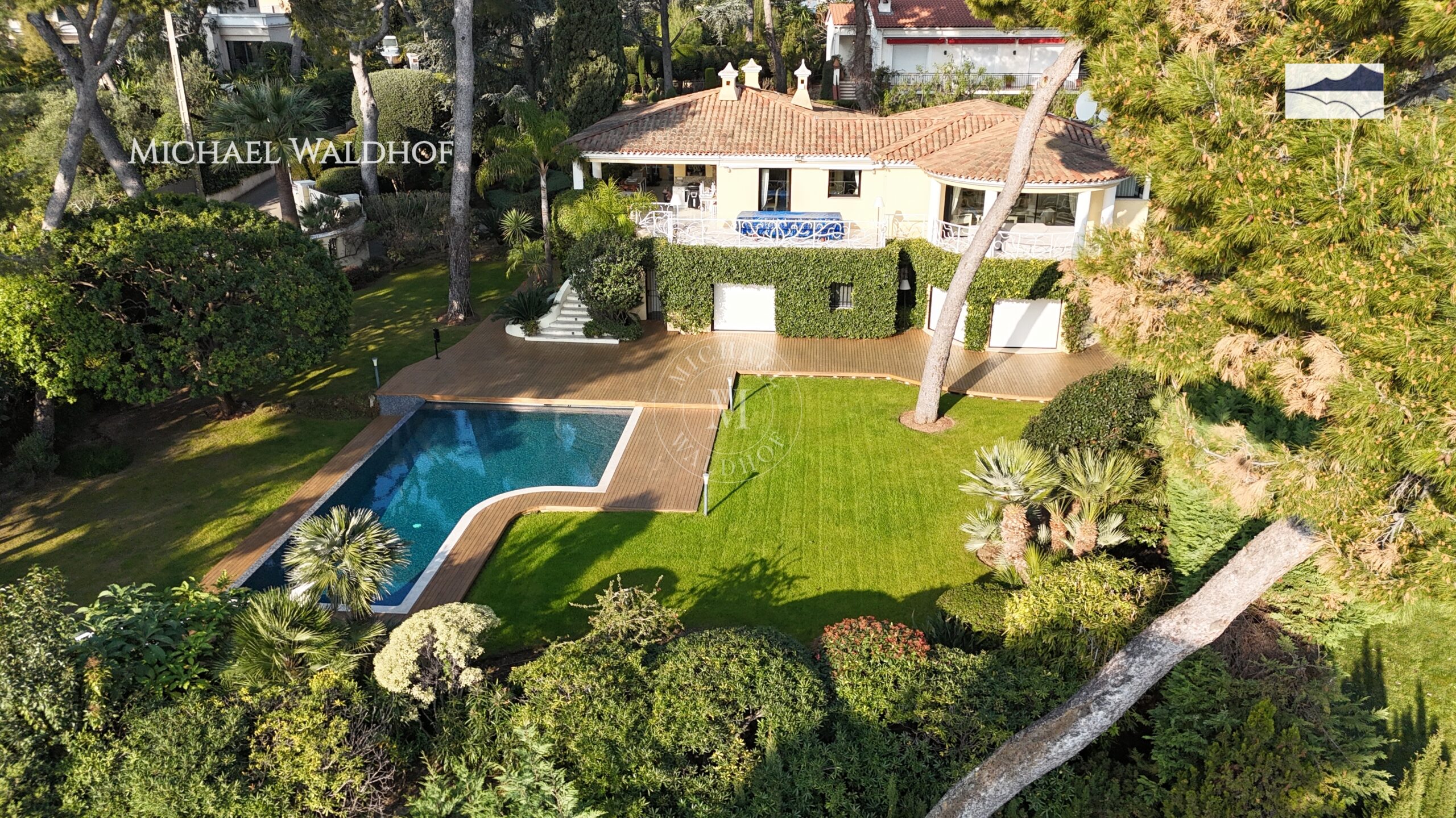 Explore our prestigious villa in Monaco, on the magnificent French Riviera. A haven of peace offering luxury, elegance and breathtaking views.
